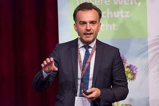David Suchanek (nhp Niederhuber und Partner) mit dem Vortrag: "Alles rechtens?! Das Update aus dem Umwelt- und Abfallrecht"<br />