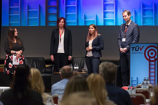 Christoph Stotter, Katja Regenfelder (Alpacem Zement Austria GmbH) und Sabine Liebminger (salicon) im Trio zum Thema "Von der Klassik in die Moderne - Der Weg zum Lean IMS bei der Alpacem Zement Austria GmbH"<br />