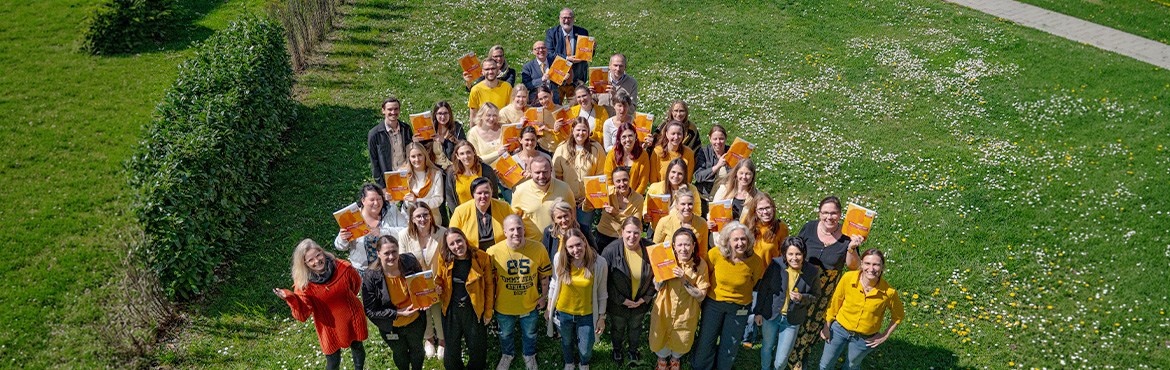 Gruppenfoto Team der TÜV AUSTRIA Akademie Kursprogramm 2027: Jetzt downloaden!